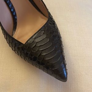 Beautiful Giorgio Armani sling back heels.